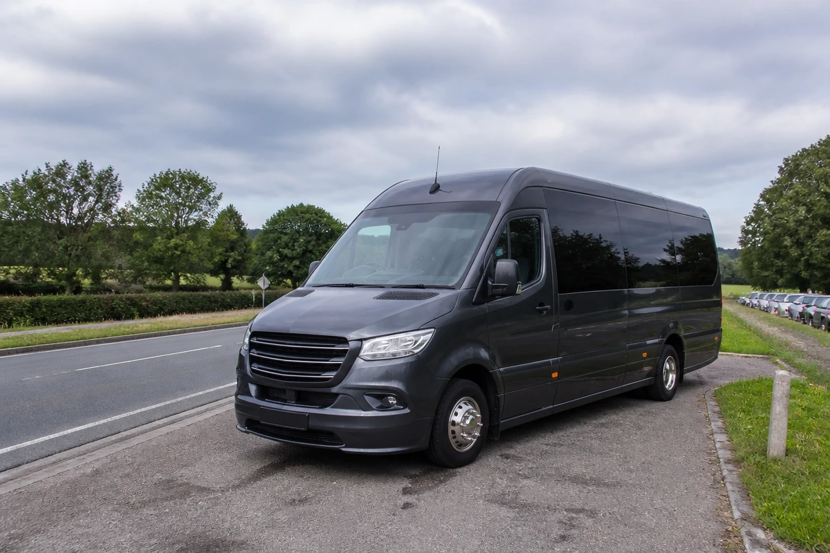 Minibus Hire in Bounds Green
